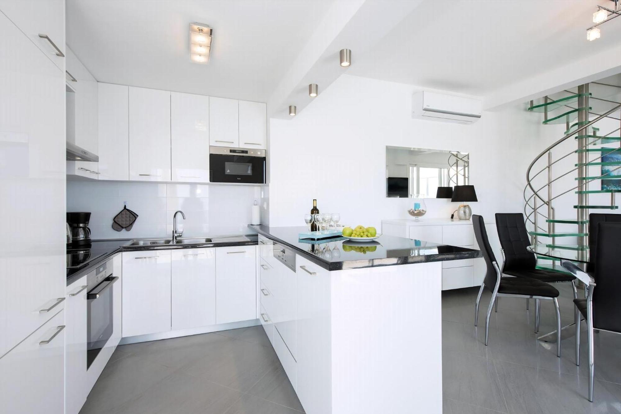 Cpv 3 Bedrooms Lucas Pirgi Villa